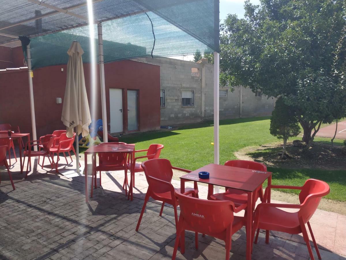 Hotel Hostal restaurante la concordia Fuentes Claras Esterno foto